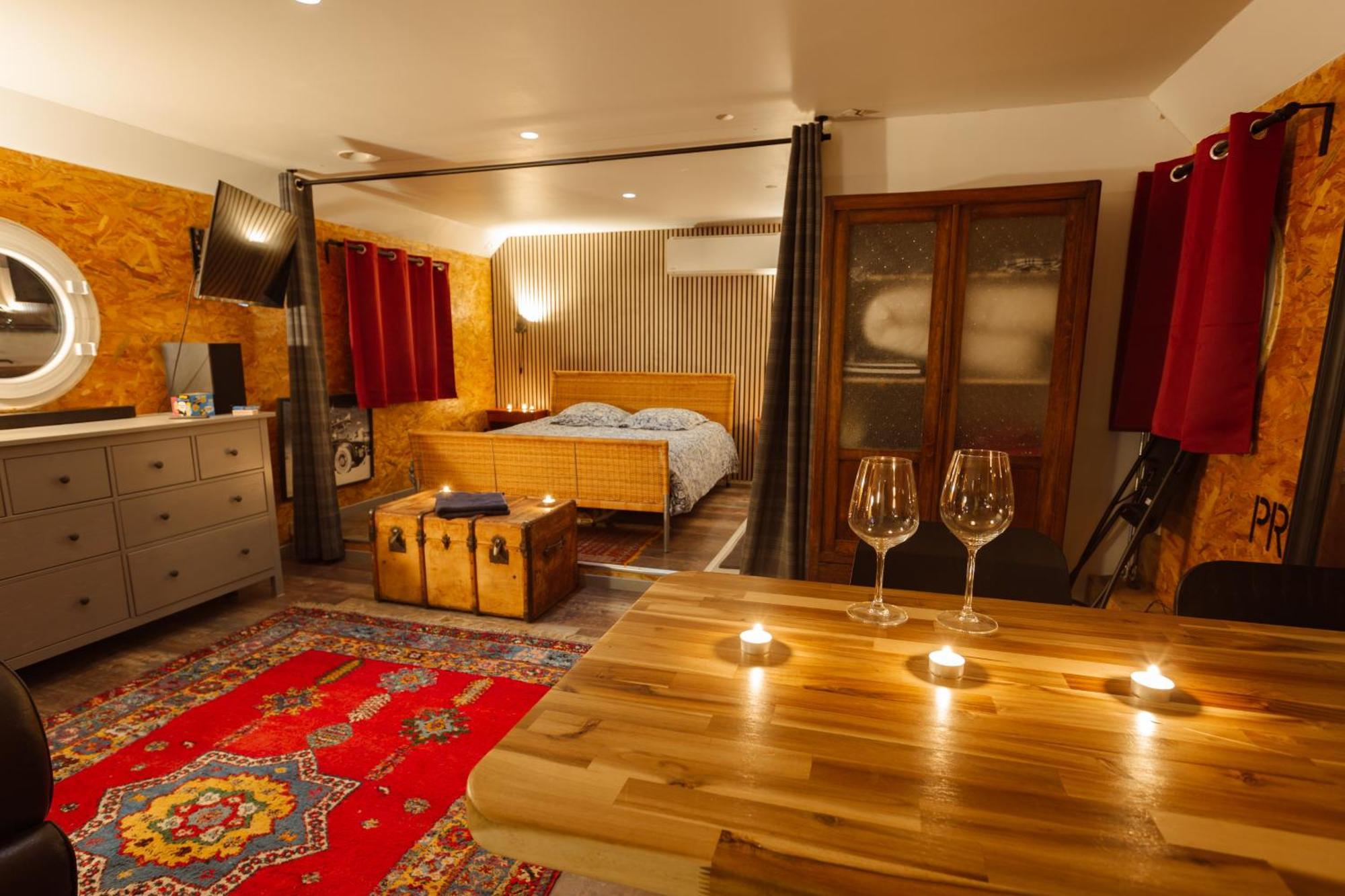 Magnifique Peniche Cosy Et Spacieuse A